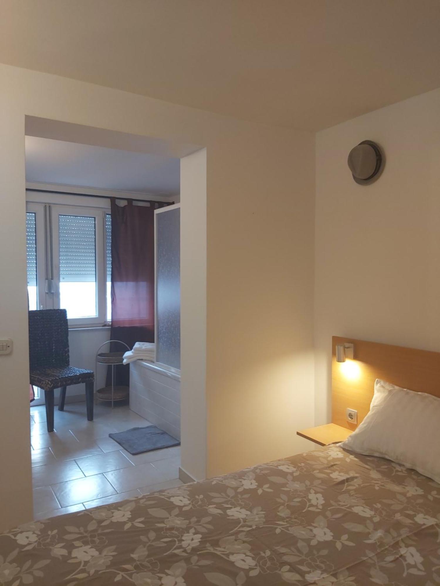 Apartman Luce With Shared Pool Zadar Exterior foto